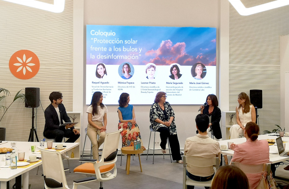 Coloquio Ignacio Crespo, Raquel Aguado, Mónica Foyaca, Leonor Prieto, María Segurado y María José Gómez