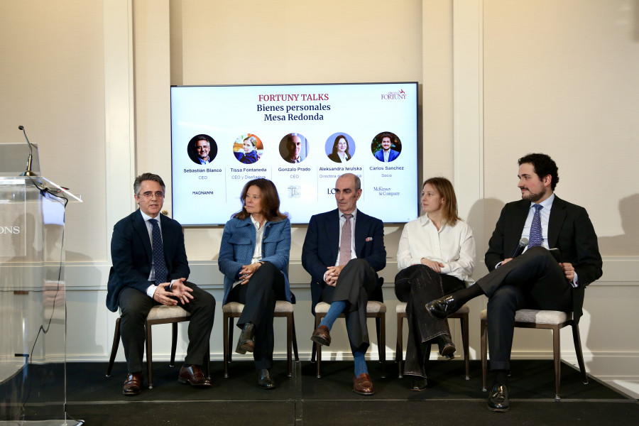 (izq a drch) Sebastián Blanco CEO Magnanni, Tissa Fontaneda CEO Tissa Fontaneda, Gonzalo Prado, CEO de T.ba  Aleksandra Iwulska, directora Estrategia Loewe, Carlos Sánchez Partner de McKinsey & Co